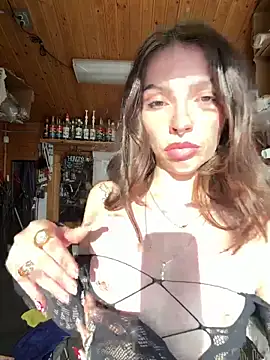 Show modela juicybootyquinn na web-kameri