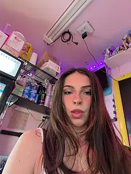 Pokazy przed kamerką – juicybootyquinn