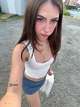 הופעת וובקאם של juicybootyquinn