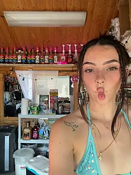 הופעת וובקאם של juicybootyquinn