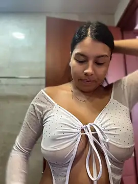 Iam-sophia27's Live XXX Chat