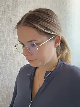KimEvanss Adlı Modelin Canlı XXX Sohbeti