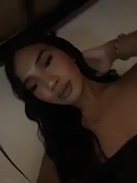 slutty_aki Pertunjukan Webcam