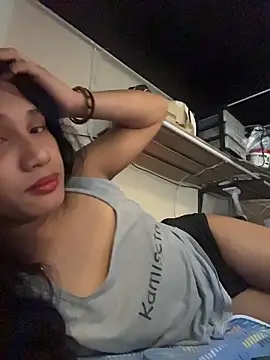 Pokazy przed kamerką – slutty_aki