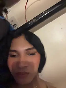 slutty_aki webkamerás műsora
