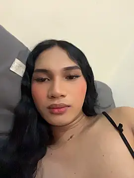 Pokazy przed kamerką – slutty_aki