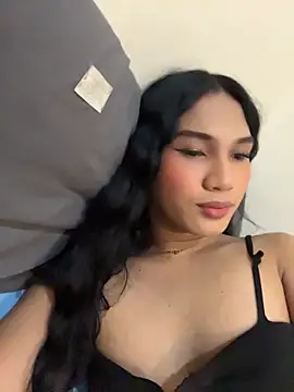Pokazy przed kamerką – slutty_aki