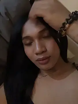 Pokazy przed kamerką – slutty_aki