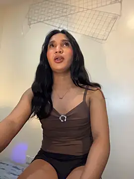 slutty_aki Show in webcam