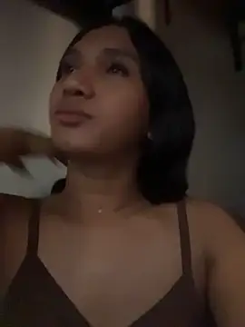 slutty_aki Pertunjukan Webcam