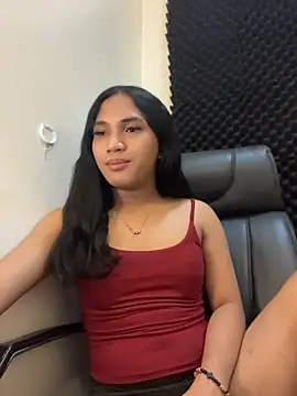 Pokazy przed kamerką – slutty_aki