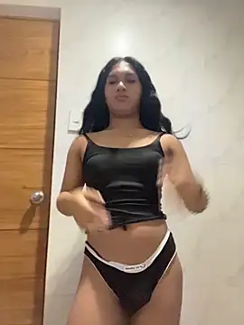 slutty_aki Show in webcam