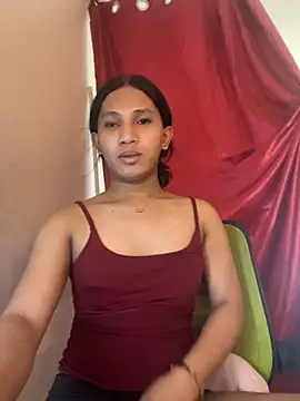 Show modela slutty_aki na web-kameri