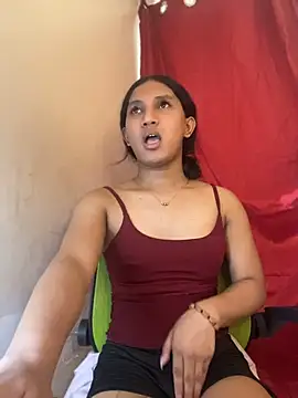 Show de slutty_aki na webcam