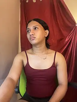 Show de slutty_aki na webcam