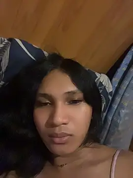 Show de slutty_aki na webcam