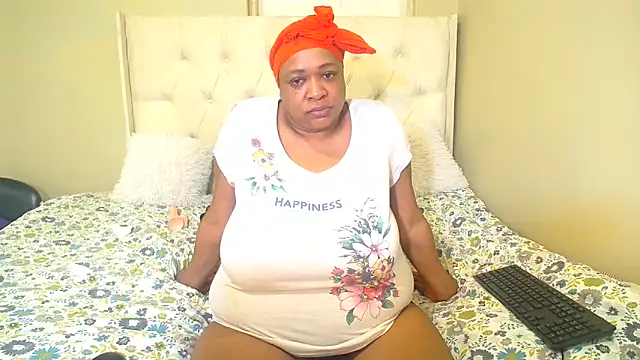 Pokazy przed kamerką – BUSTYQUEEN56_