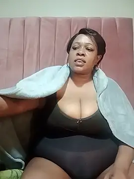 BUSTYQUEEN56_ Chat XXX in diretta