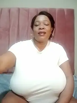 BUSTYQUEEN56_ Chat XXX in diretta
