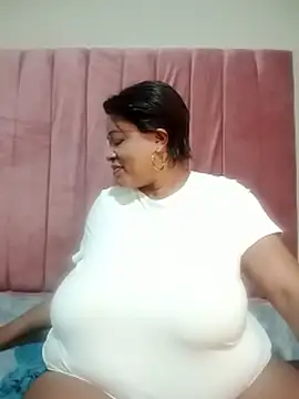 BUSTYQUEEN56_'s Webcam Show