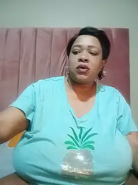 BUSTYQUEEN56_'s Live XXX Chat
