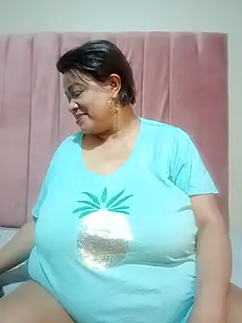 BUSTYQUEEN56_ live XXX chat