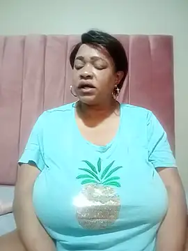 Chat +18 de BUSTYQUEEN56_ ao vivo
