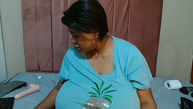 BUSTYQUEEN56_'s Webcam Show