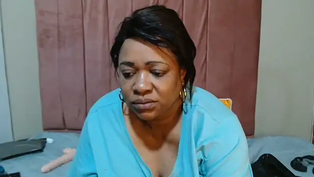 BUSTYQUEEN56_'s Live XXX Chat