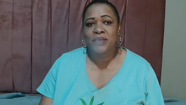 BUSTYQUEEN56_ XXX чат на живо