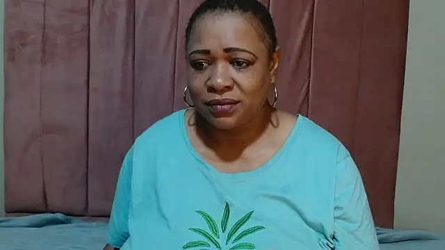 BUSTYQUEEN56_ XXX чат на живо