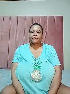 XXX chat uživo modela BUSTYQUEEN56_