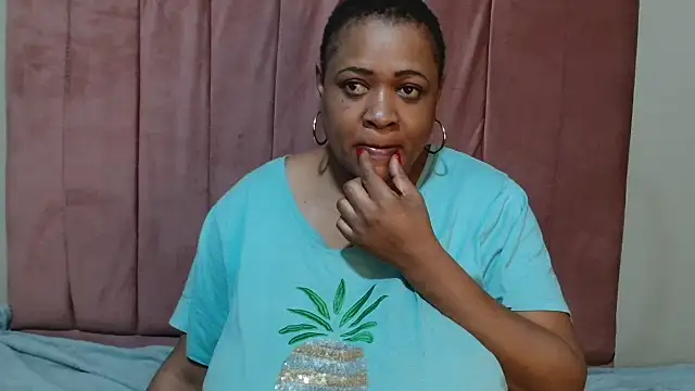 Chat XXX en directo de BUSTYQUEEN56_