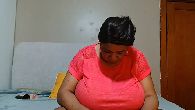 BUSTYQUEEN56_'s Live XXX Chat