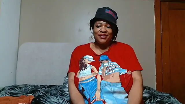 Chat XXX en directo de BUSTYQUEEN56_