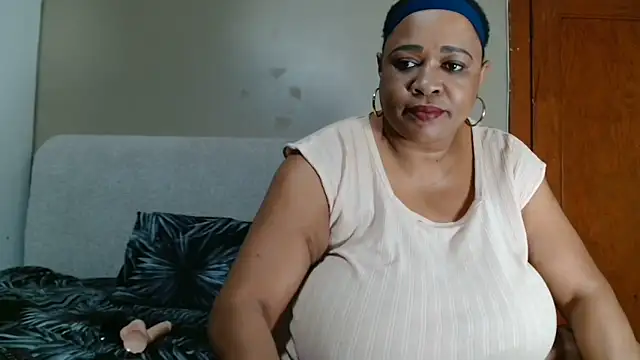 BUSTYQUEEN56_ Chat XXX live