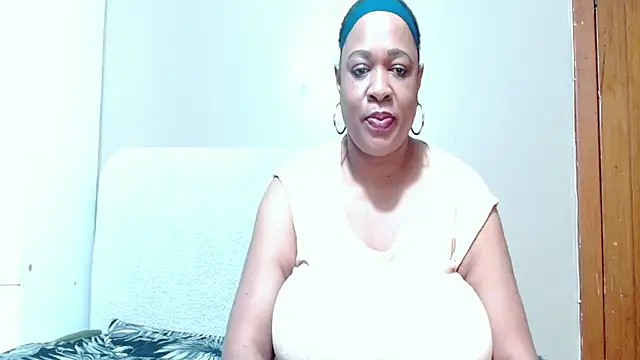 BUSTYQUEEN56_ Live XXX-chat