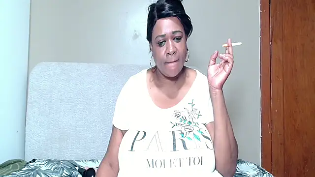 BUSTYQUEEN56_ Chat XXX live