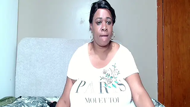 BUSTYQUEEN56_'s Live XXX Chat
