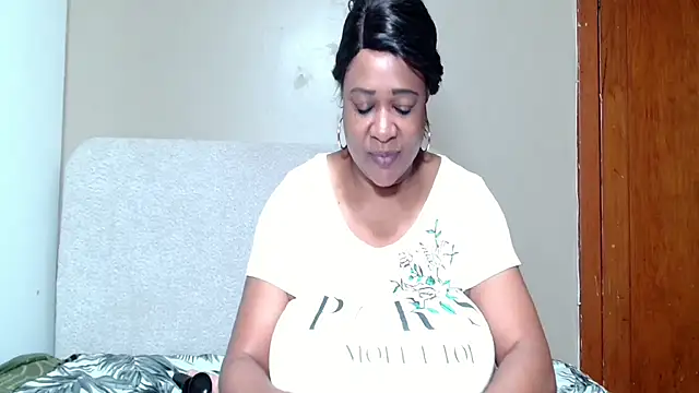 BUSTYQUEEN56_n Live XXX chat