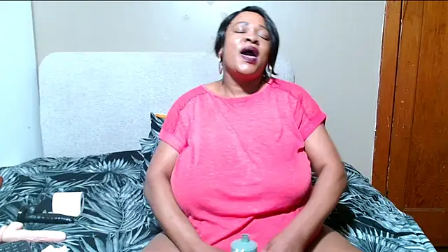 Webkamerová show BUSTYQUEEN56_