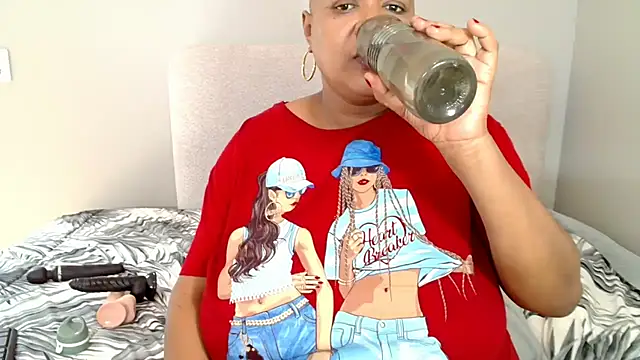 BUSTYQUEEN56_ Chat XXX live
