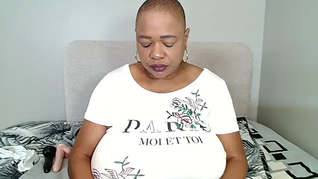 BUSTYQUEEN56_ Live XXX-Chat