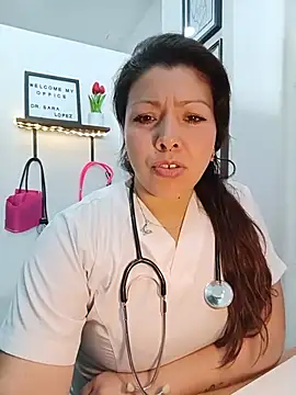 SARA_21-: διαδικτυακό σόου στην κάμερα