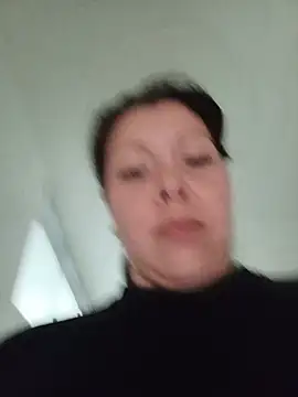 SARA_21-: διαδικτυακό σόου στην κάμερα