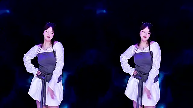 Pertunjukan Kamera Web HHH--000