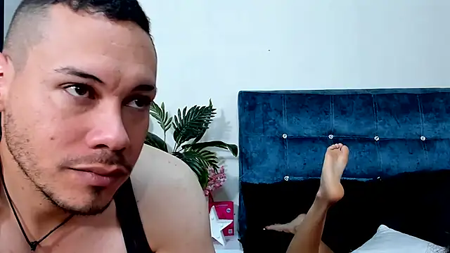 Aronandmoli69 Pertunjukan Webcam
