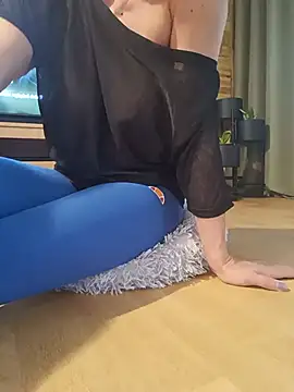 mamcia102's Live Sex Cam Show