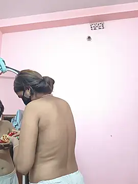 sexy_bhabhii 现场XXX聊天
