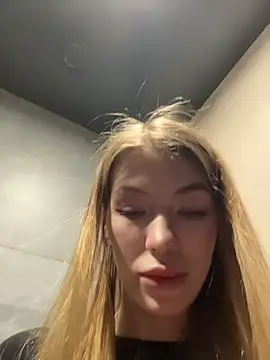 Chatroom XXX en direct de Risky_Mia69